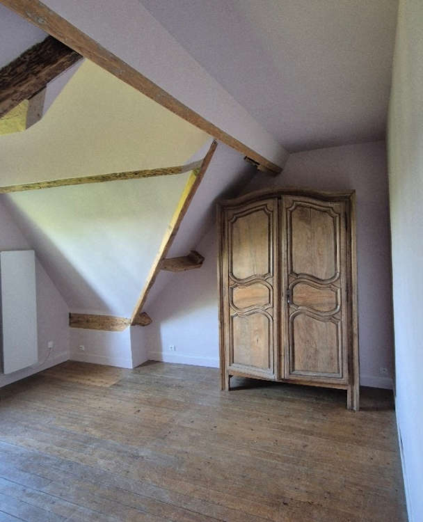 Peinture murale rénovation complète d'une maison ancienne avec finitions soignées
